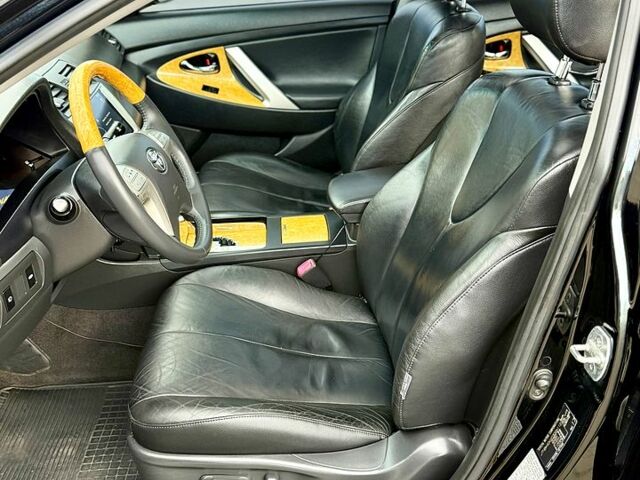 Черный Тойота Камри, объемом двигателя 3.5 л и пробегом 187 тыс. км за 9999 $, фото 2 на Automoto.ua