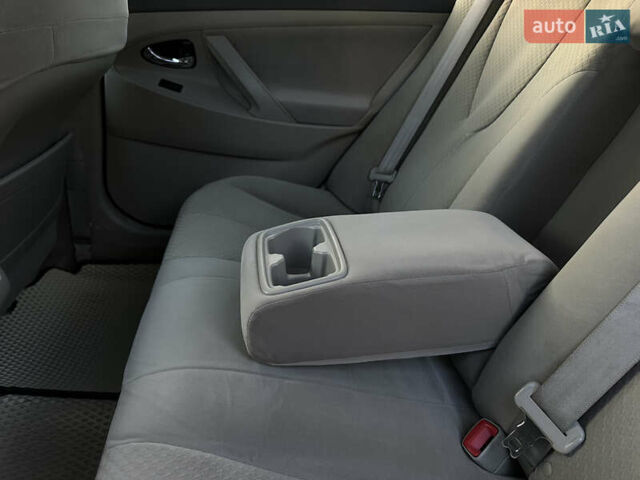 Чорний Тойота Камрі, об'ємом двигуна 2.4 л та пробігом 297 тис. км за 7999 $, фото 49 на Automoto.ua