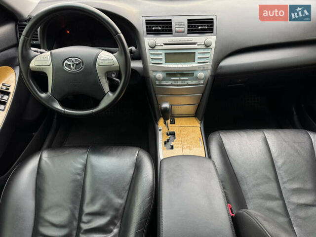 Черный Тойота Камри, объемом двигателя 2.4 л и пробегом 192 тыс. км за 10500 $, фото 23 на Automoto.ua