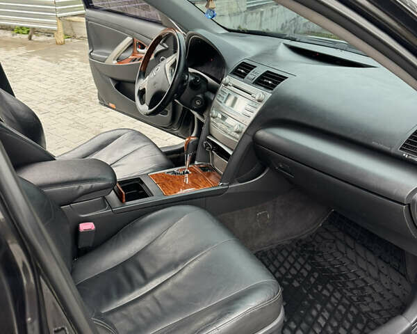 Черный Тойота Камри, объемом двигателя 3.5 л и пробегом 312 тыс. км за 7700 $, фото 13 на Automoto.ua