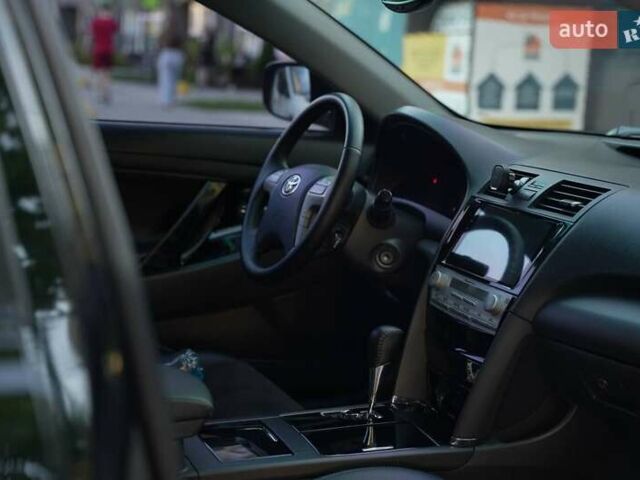 Черный Тойота Камри, объемом двигателя 3.5 л и пробегом 238 тыс. км за 10500 $, фото 19 на Automoto.ua