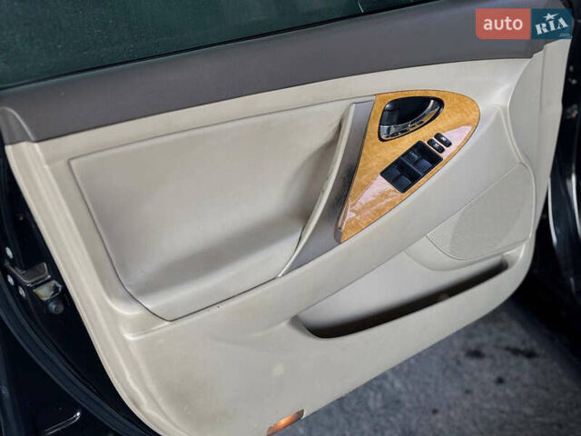 Чорний Тойота Камрі, об'ємом двигуна 2.4 л та пробігом 140 тис. км за 7999 $, фото 13 на Automoto.ua