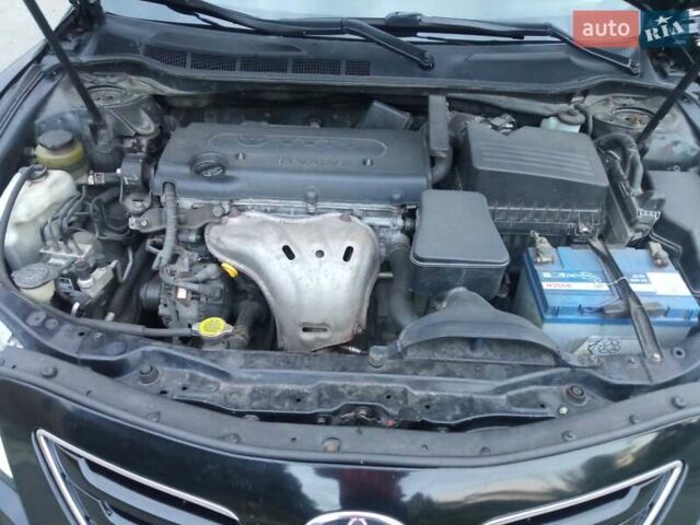 Черный Тойота Камри, объемом двигателя 2.4 л и пробегом 300 тыс. км за 7900 $, фото 7 на Automoto.ua