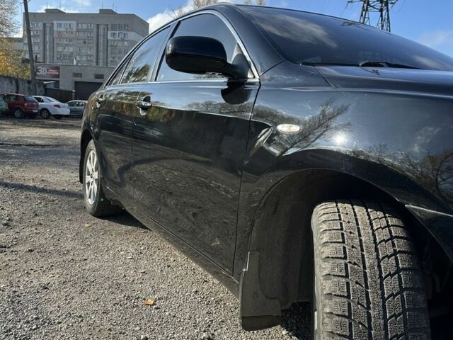 Чорний Тойота Камрі, об'ємом двигуна 2.4 л та пробігом 251 тис. км за 8899 $, фото 2 на Automoto.ua