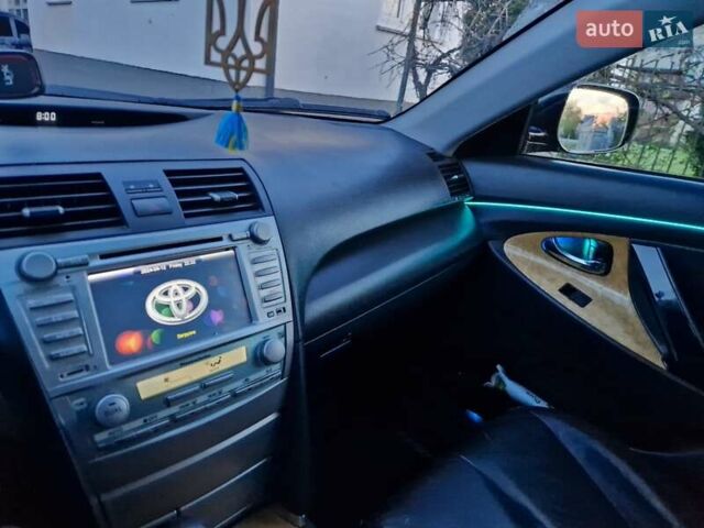 Чорний Тойота Камрі, об'ємом двигуна 2.36 л та пробігом 299 тис. км за 8888 $, фото 16 на Automoto.ua