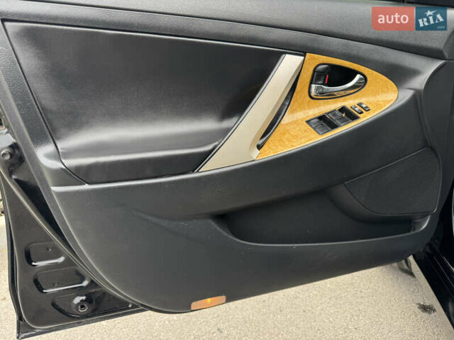 Черный Тойота Камри, объемом двигателя 2.4 л и пробегом 192 тыс. км за 10500 $, фото 4 на Automoto.ua