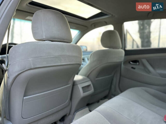 Чорний Тойота Камрі, об'ємом двигуна 2.4 л та пробігом 297 тис. км за 7999 $, фото 34 на Automoto.ua