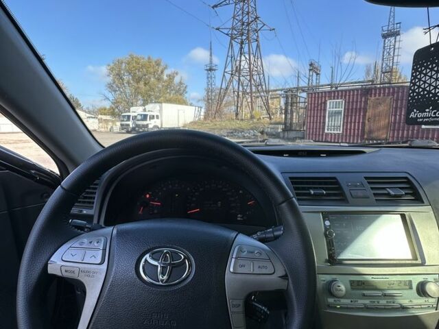 Чорний Тойота Камрі, об'ємом двигуна 2.4 л та пробігом 251 тис. км за 8899 $, фото 4 на Automoto.ua