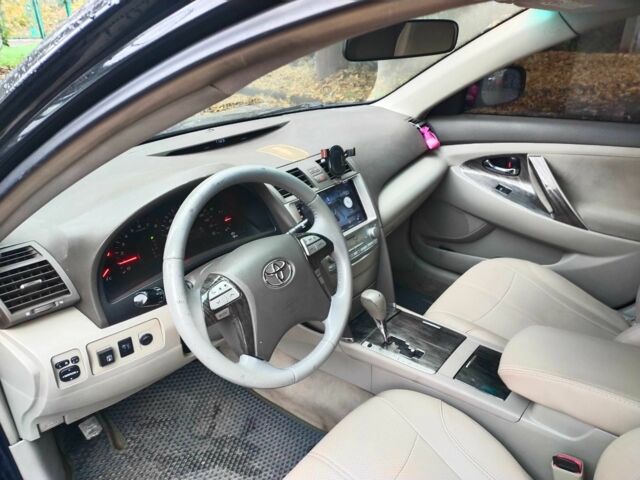 Чорний Тойота Камрі, об'ємом двигуна 2.4 л та пробігом 292 тис. км за 6995 $, фото 12 на Automoto.ua