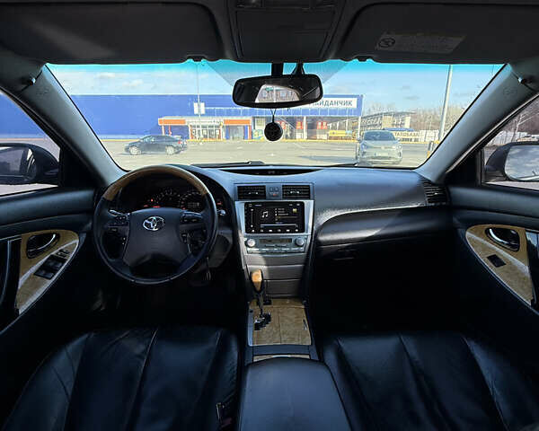 Черный Тойота Камри, объемом двигателя 3.5 л и пробегом 235 тыс. км за 8300 $, фото 23 на Automoto.ua