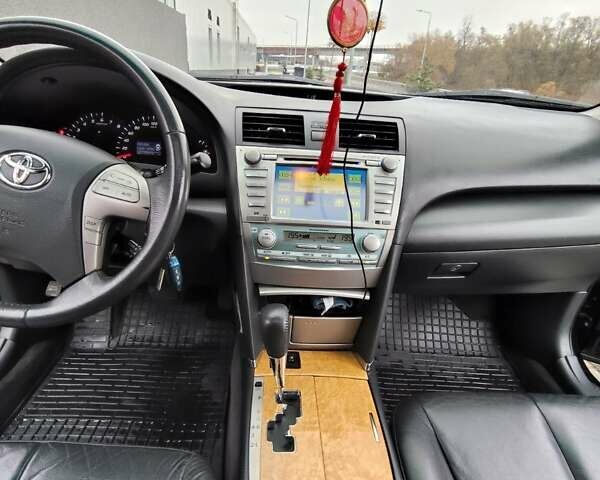 Черный Тойота Камри, объемом двигателя 2.36 л и пробегом 172 тыс. км за 11100 $, фото 6 на Automoto.ua