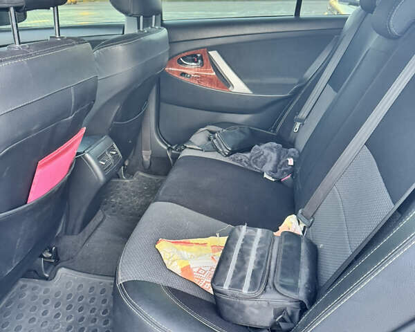 Черный Тойота Камри, объемом двигателя 2.4 л и пробегом 330 тыс. км за 7999 $, фото 9 на Automoto.ua