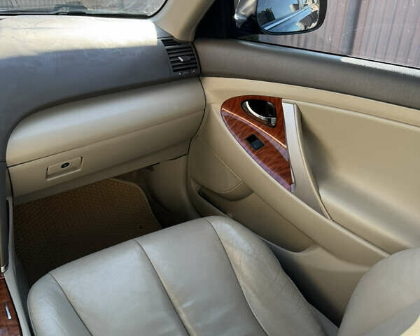 Чорний Тойота Камрі, об'ємом двигуна 3.46 л та пробігом 153 тис. км за 11200 $, фото 13 на Automoto.ua