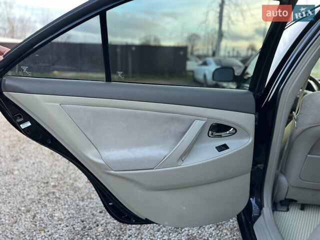 Чорний Тойота Камрі, об'ємом двигуна 2.4 л та пробігом 297 тис. км за 7999 $, фото 33 на Automoto.ua