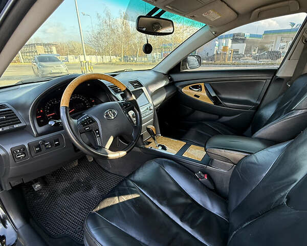 Черный Тойота Камри, объемом двигателя 3.5 л и пробегом 235 тыс. км за 8300 $, фото 10 на Automoto.ua