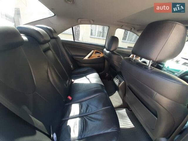 Черный Тойота Камри, объемом двигателя 2.4 л и пробегом 320 тыс. км за 10000 $, фото 7 на Automoto.ua