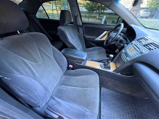 Чорний Тойота Камрі, об'ємом двигуна 2.4 л та пробігом 352 тис. км за 5500 $, фото 12 на Automoto.ua
