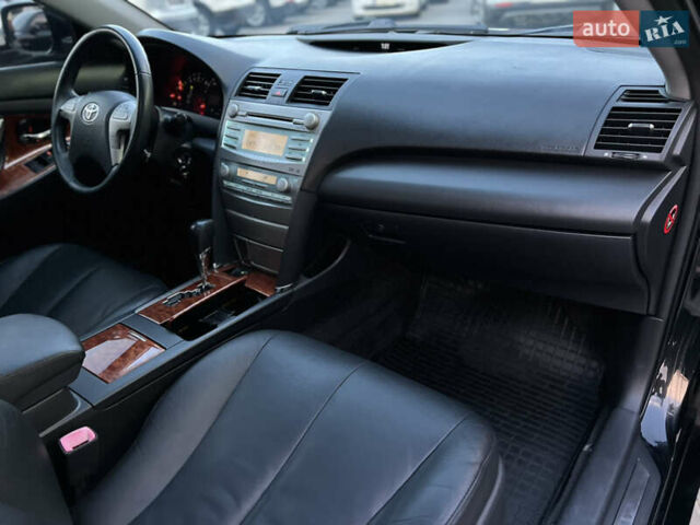 Черный Тойота Камри, объемом двигателя 2.4 л и пробегом 195 тыс. км за 8900 $, фото 27 на Automoto.ua