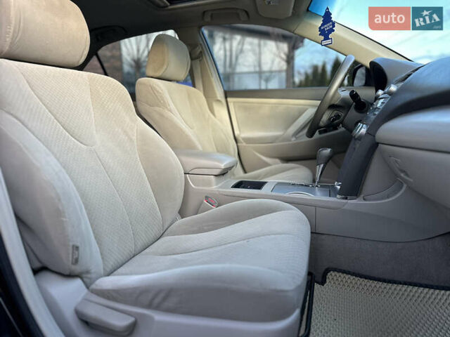 Чорний Тойота Камрі, об'ємом двигуна 2.4 л та пробігом 297 тис. км за 7999 $, фото 39 на Automoto.ua