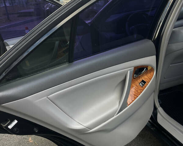 Черный Тойота Камри, объемом двигателя 3.5 л и пробегом 268 тыс. км за 8777 $, фото 8 на Automoto.ua