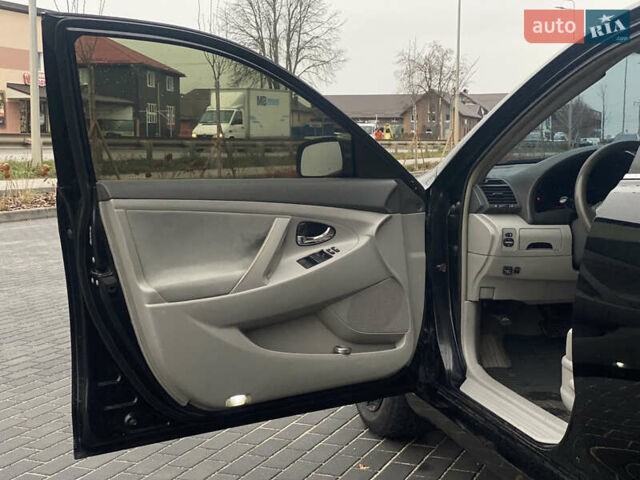 Чорний Тойота Камрі, об'ємом двигуна 2.36 л та пробігом 300 тис. км за 6900 $, фото 9 на Automoto.ua