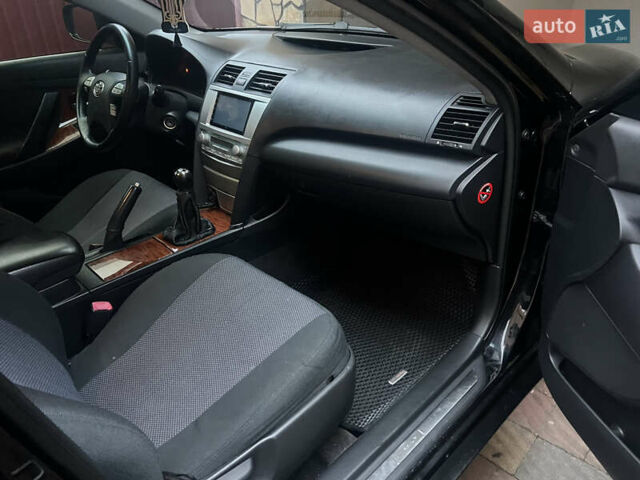 Черный Тойота Камри, объемом двигателя 2.36 л и пробегом 231 тыс. км за 7700 $, фото 13 на Automoto.ua