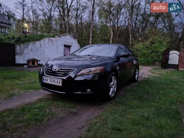 Чорний Тойота Камрі, об'ємом двигуна 2.36 л та пробігом 299 тис. км за 8888 $, фото 7 на Automoto.ua