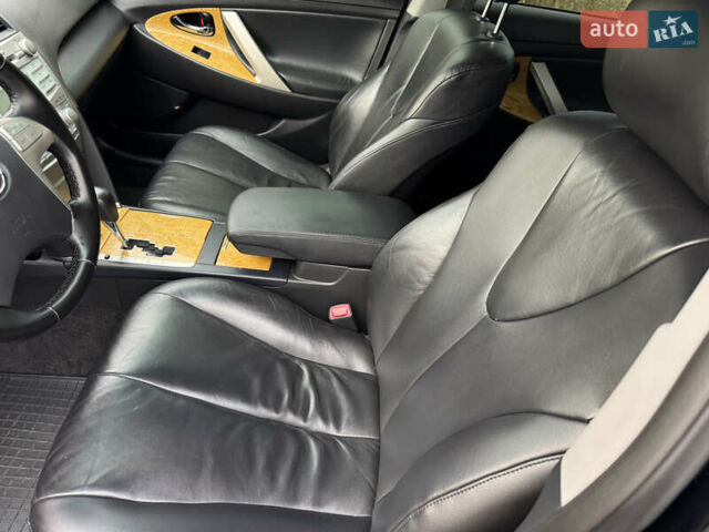 Черный Тойота Камри, объемом двигателя 2.4 л и пробегом 192 тыс. км за 10500 $, фото 7 на Automoto.ua