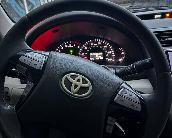 Черный Тойота Камри, объемом двигателя 2.36 л и пробегом 357 тыс. км за 6900 $, фото 7 на Automoto.ua