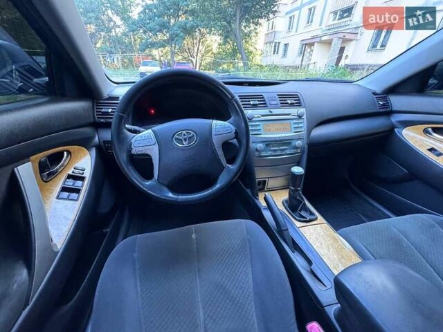 Чорний Тойота Камрі, об'ємом двигуна 2.4 л та пробігом 352 тис. км за 5500 $, фото 10 на Automoto.ua