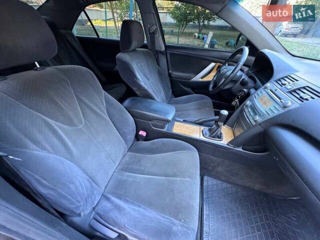 Чорний Тойота Камрі, об'ємом двигуна 2.4 л та пробігом 352 тис. км за 5500 $, фото 12 на Automoto.ua