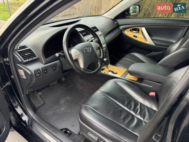 Черный Тойота Камри, объемом двигателя 2.4 л и пробегом 192 тыс. км за 10500 $, фото 9 на Automoto.ua