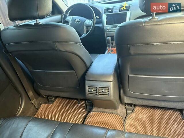 Чорний Тойота Камрі, об'ємом двигуна 2.4 л та пробігом 277 тис. км за 8700 $, фото 4 на Automoto.ua
