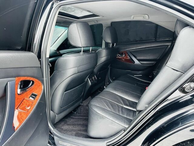 Черный Тойота Камри, объемом двигателя 3.5 л и пробегом 271 тыс. км за 8300 $, фото 6 на Automoto.ua