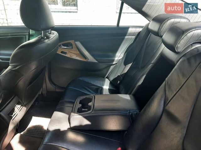 Черный Тойота Камри, объемом двигателя 2.4 л и пробегом 320 тыс. км за 10000 $, фото 12 на Automoto.ua