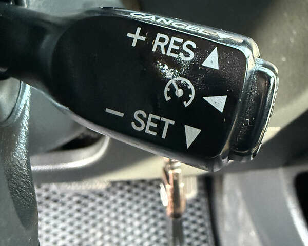 Черный Тойота Камри, объемом двигателя 3.5 л и пробегом 235 тыс. км за 8300 $, фото 29 на Automoto.ua