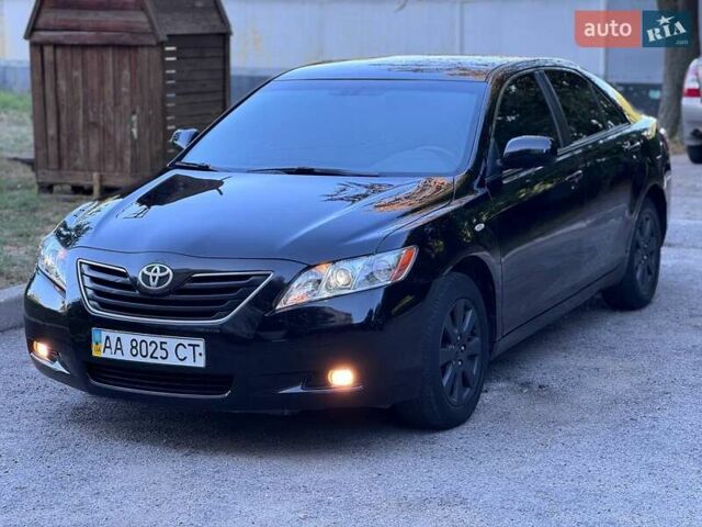 Чорний Тойота Камрі, об'ємом двигуна 2.4 л та пробігом 352 тис. км за 5500 $, фото 1 на Automoto.ua