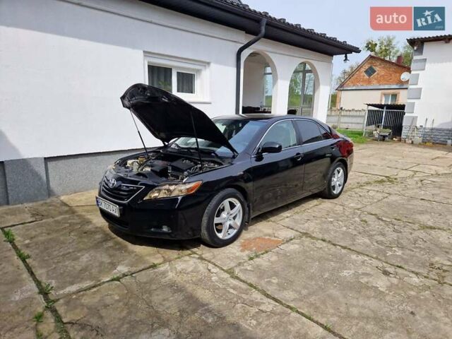 Чорний Тойота Камрі, об'ємом двигуна 2.36 л та пробігом 299 тис. км за 8888 $, фото 11 на Automoto.ua