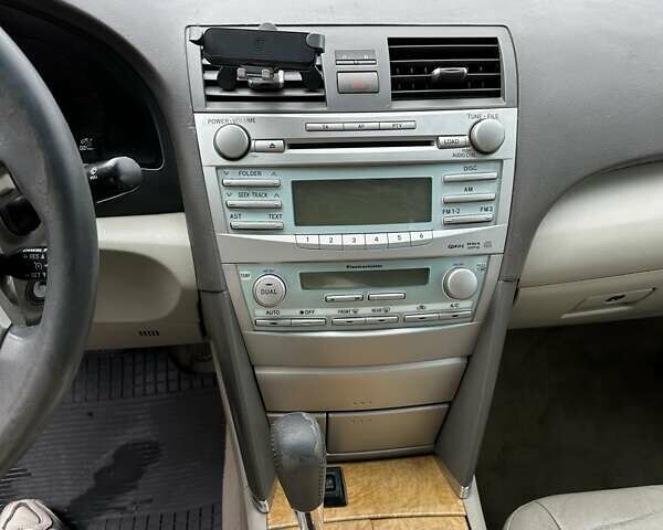 Чорний Тойота Камрі, об'ємом двигуна 2.4 л та пробігом 290 тис. км за 7500 $, фото 5 на Automoto.ua