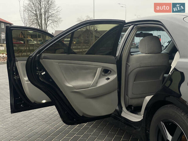 Чорний Тойота Камрі, об'ємом двигуна 2.36 л та пробігом 300 тис. км за 6900 $, фото 10 на Automoto.ua