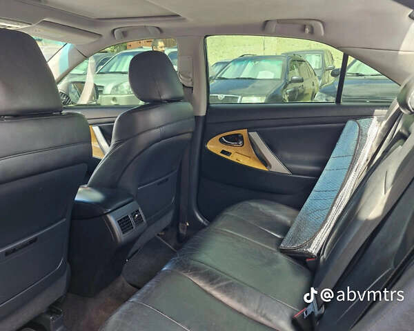 Черный Тойота Камри, объемом двигателя 2.4 л и пробегом 211 тыс. км за 7700 $, фото 7 на Automoto.ua