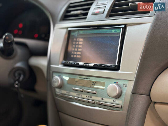 Чорний Тойота Камрі, об'ємом двигуна 2.4 л та пробігом 140 тис. км за 7999 $, фото 7 на Automoto.ua