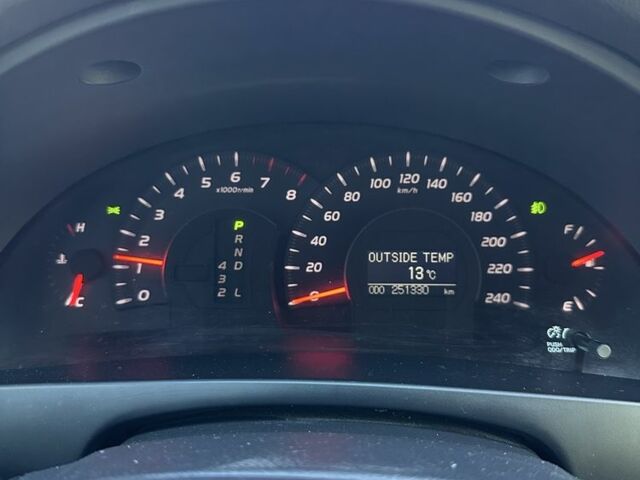 Чорний Тойота Камрі, об'ємом двигуна 2.4 л та пробігом 251 тис. км за 8899 $, фото 5 на Automoto.ua