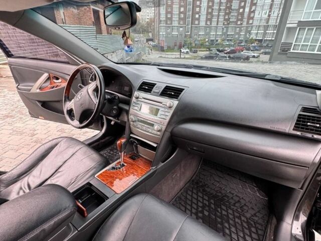 Черный Тойота Камри, объемом двигателя 3.5 л и пробегом 310 тыс. км за 7799 $, фото 4 на Automoto.ua