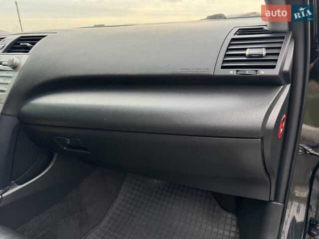 Черный Тойота Камри, объемом двигателя 2.4 л и пробегом 192 тыс. км за 10500 $, фото 21 на Automoto.ua
