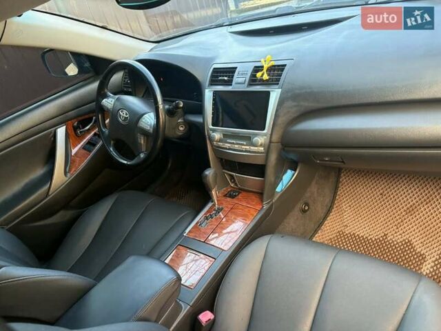Чорний Тойота Камрі, об'ємом двигуна 2.4 л та пробігом 277 тис. км за 8700 $, фото 5 на Automoto.ua
