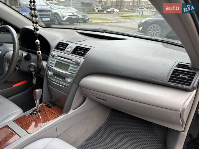 Черный Тойота Камри, объемом двигателя 3.5 л и пробегом 255 тыс. км за 9900 $, фото 13 на Automoto.ua