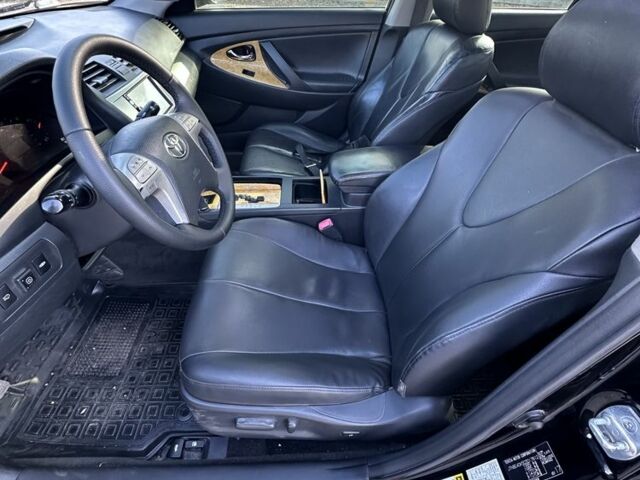 Чорний Тойота Камрі, об'ємом двигуна 2.4 л та пробігом 251 тис. км за 8899 $, фото 6 на Automoto.ua