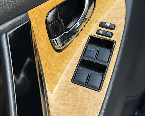 Черный Тойота Камри, объемом двигателя 3.5 л и пробегом 235 тыс. км за 8300 $, фото 9 на Automoto.ua
