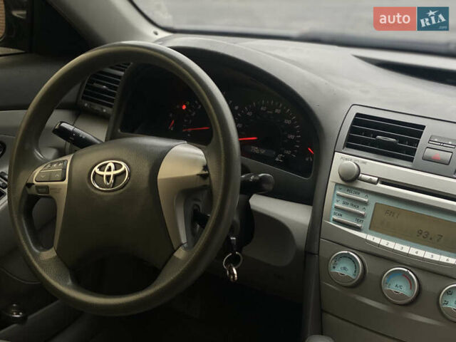 Чорний Тойота Камрі, об'ємом двигуна 2.36 л та пробігом 300 тис. км за 6900 $, фото 15 на Automoto.ua